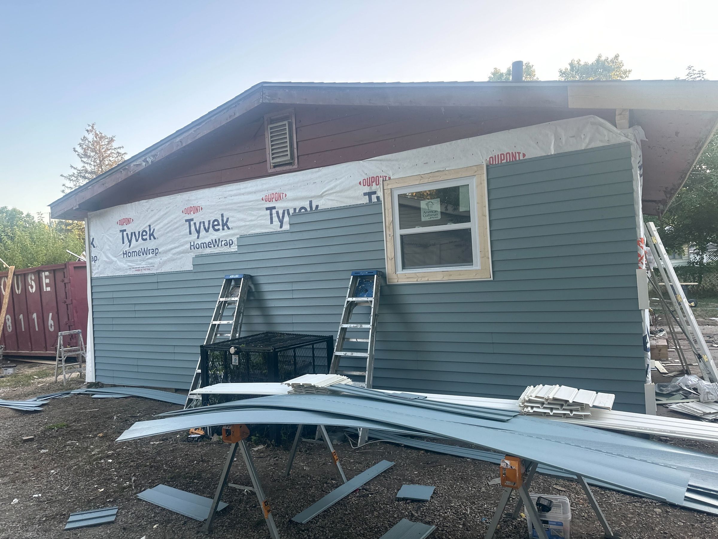 installing siding 