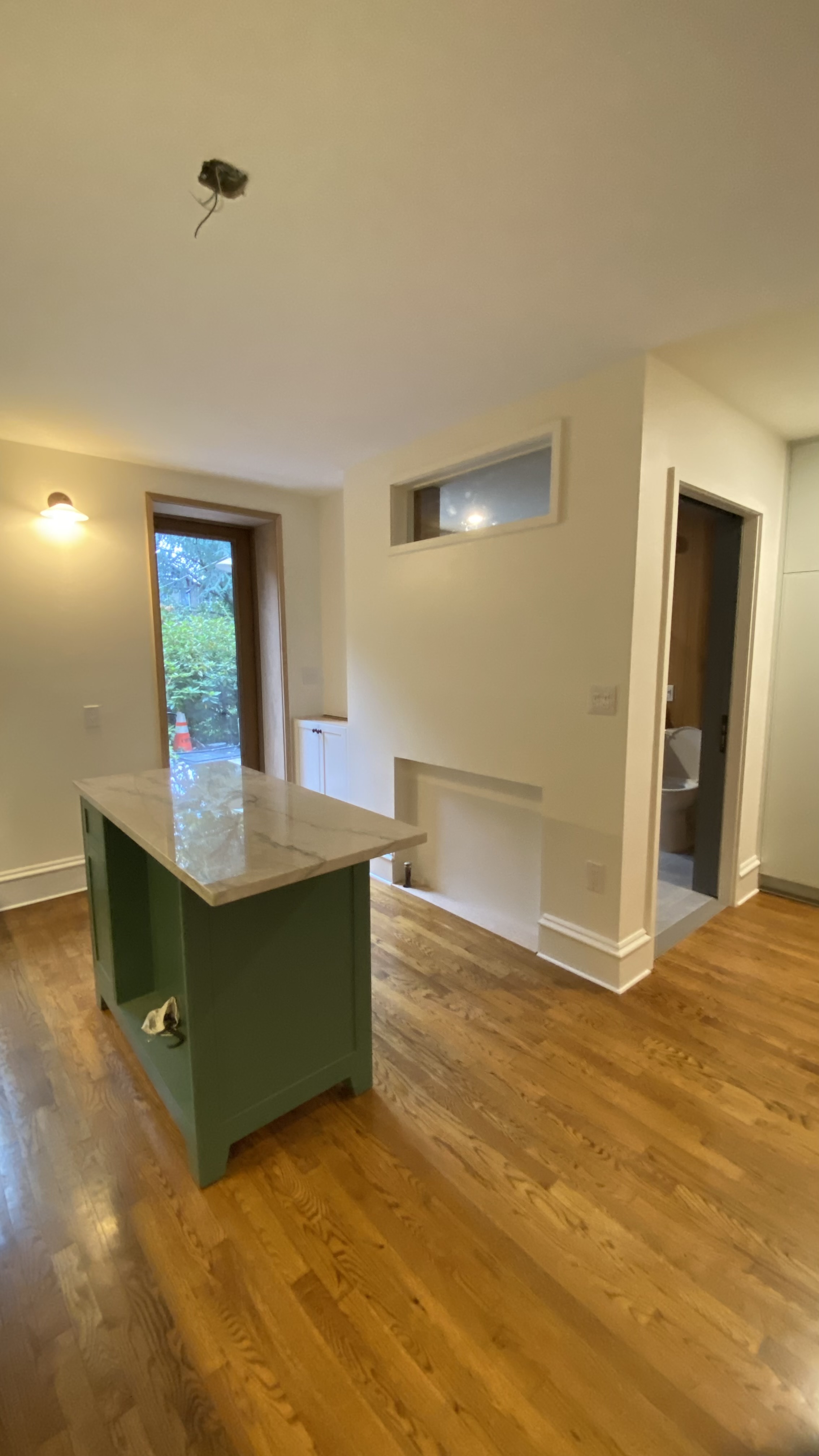 V&ROGER CONST. CORP.'s image