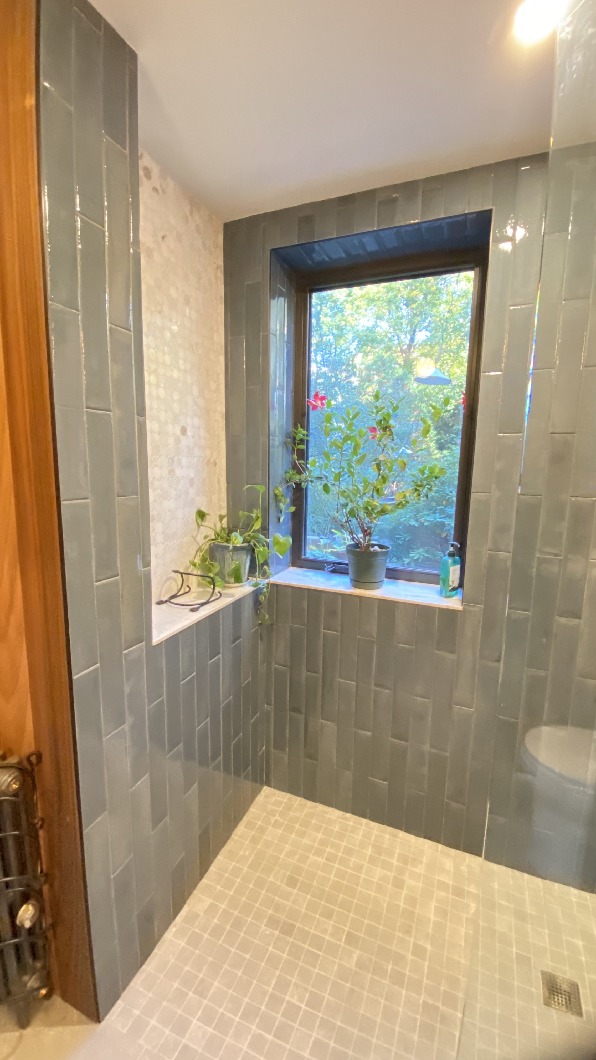 V&ROGER CONST. CORP.'s image