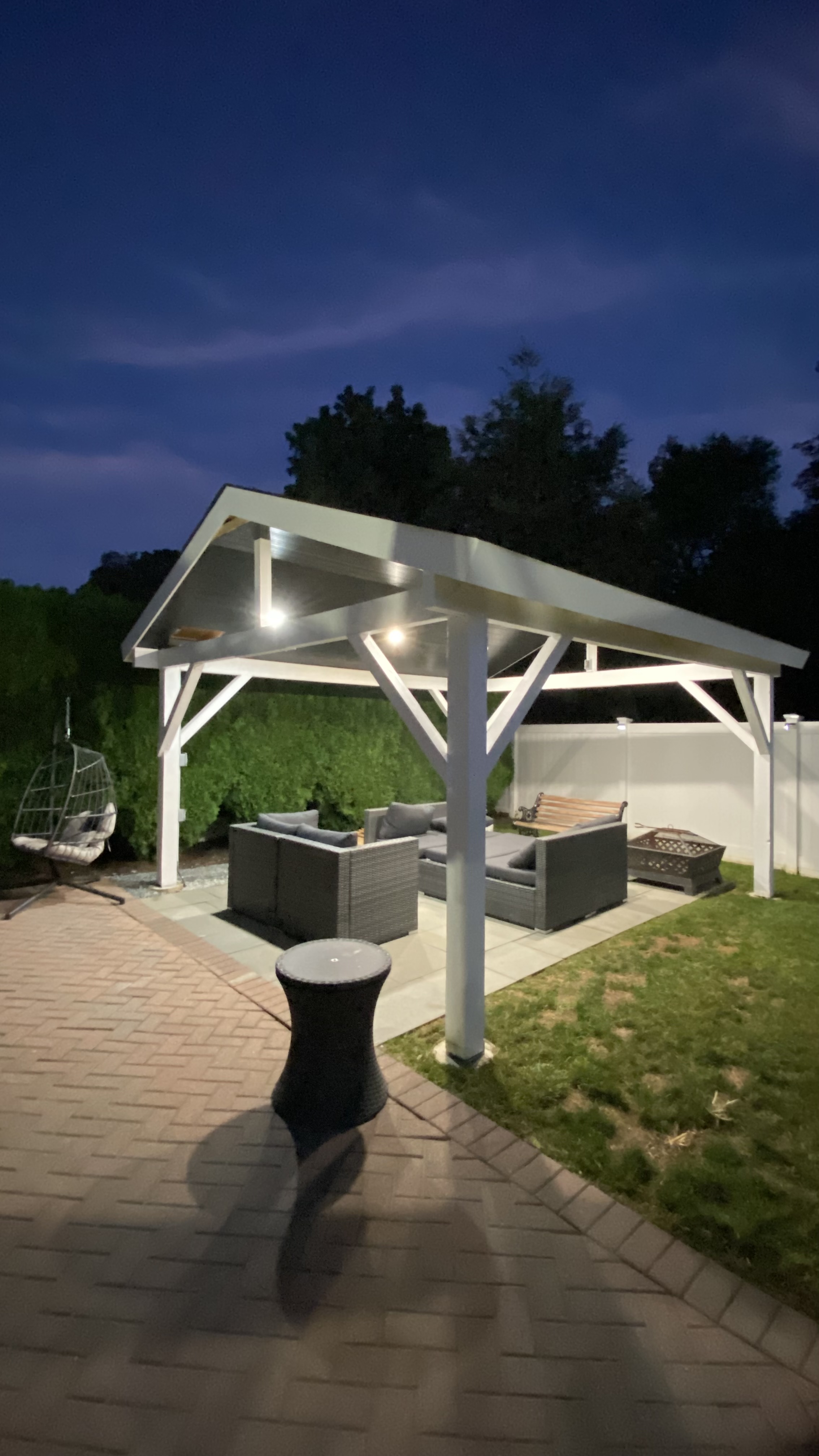 V&ROGER CONST. CORP.'s image