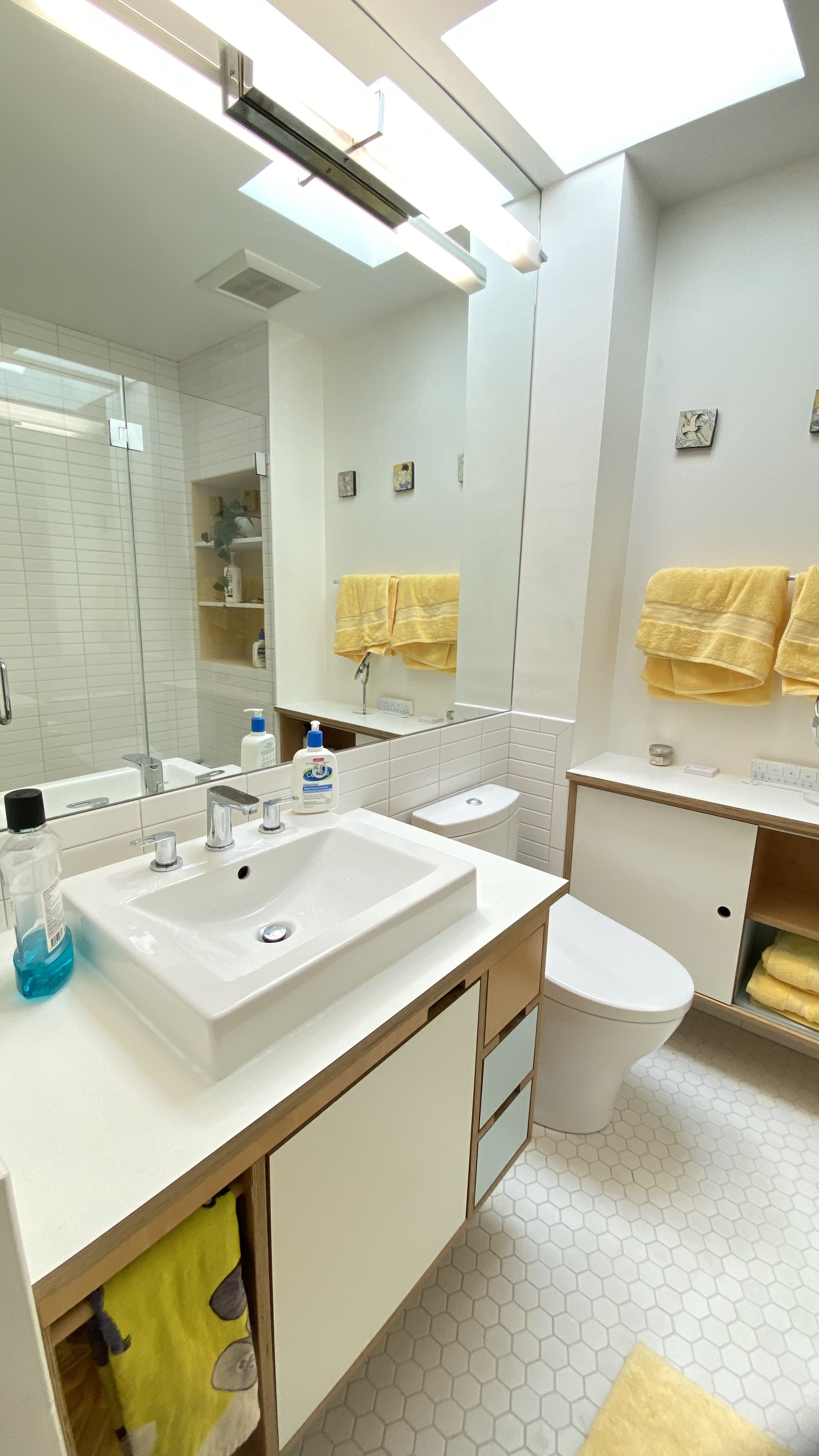 V&ROGER CONST. CORP.'s image