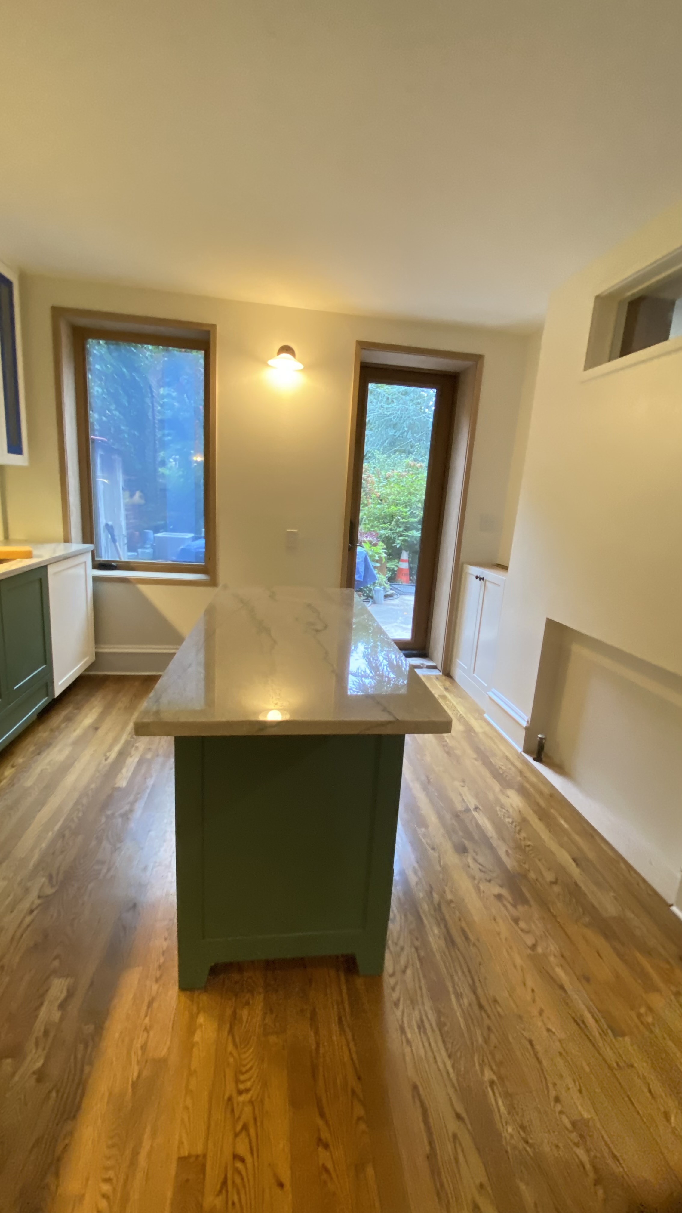 V&ROGER CONST. CORP.'s image