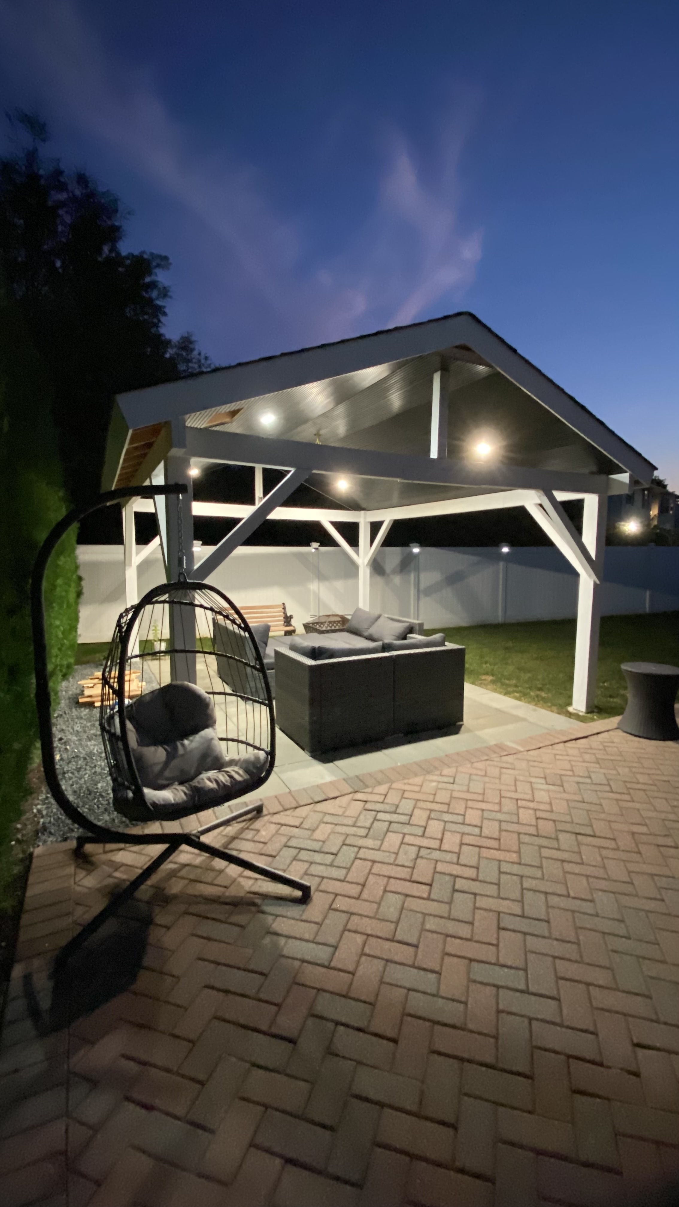 V&ROGER CONST. CORP.'s image