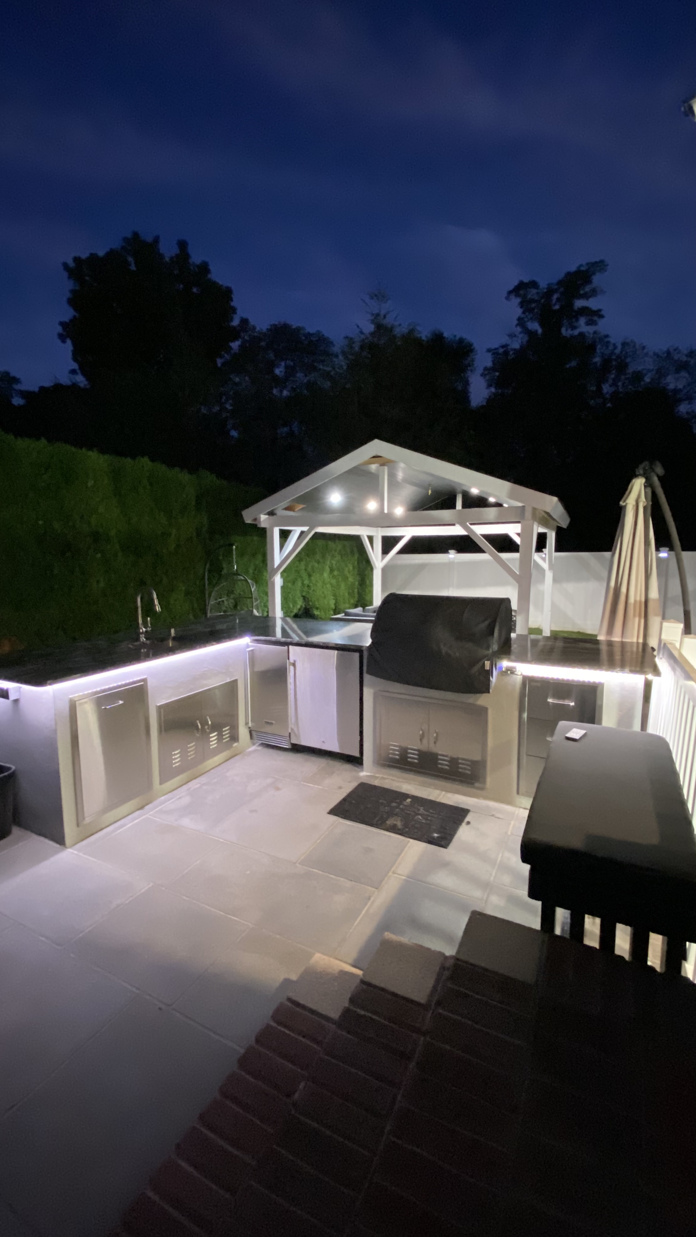 V&ROGER CONST. CORP.'s image