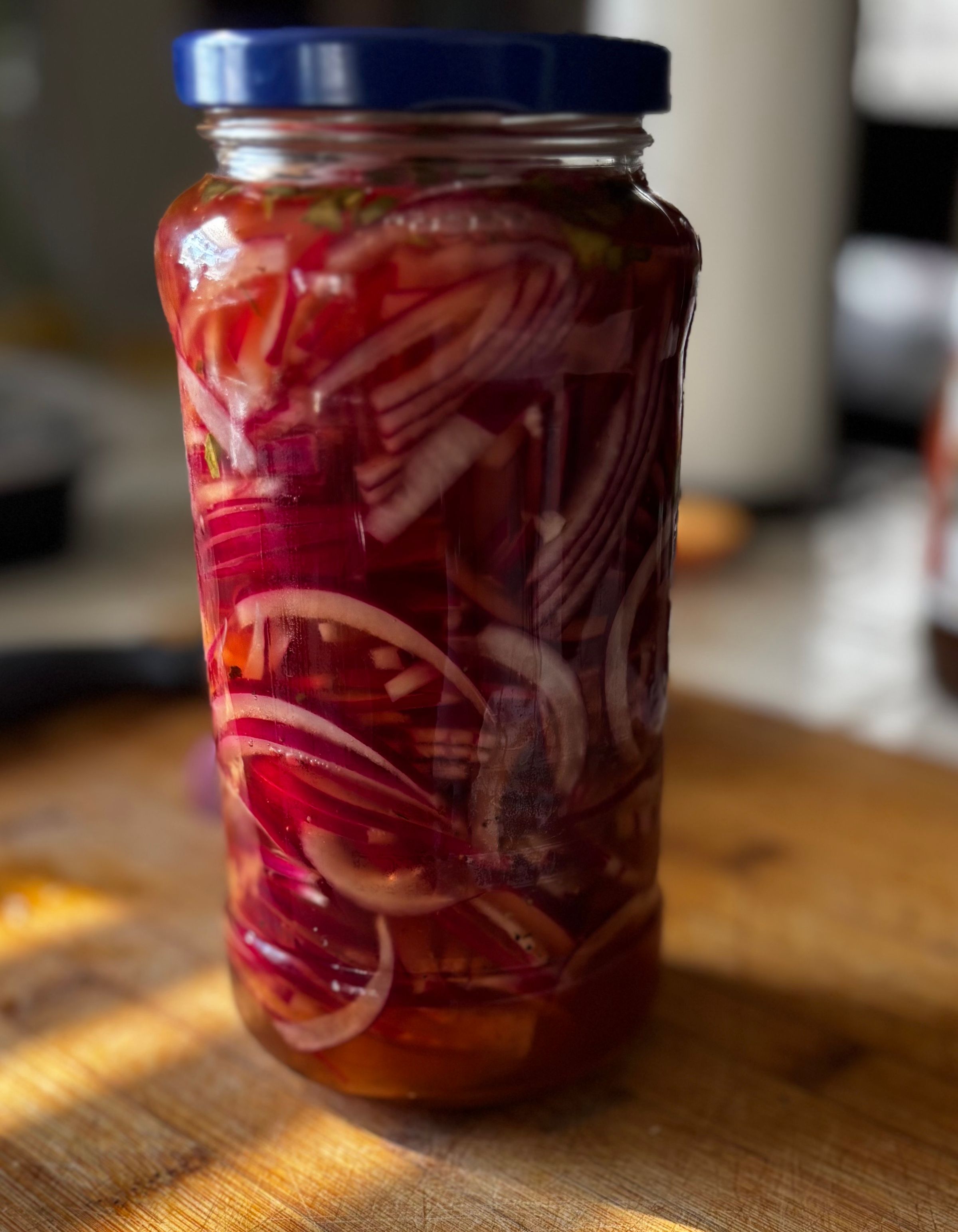 Picskled red onion