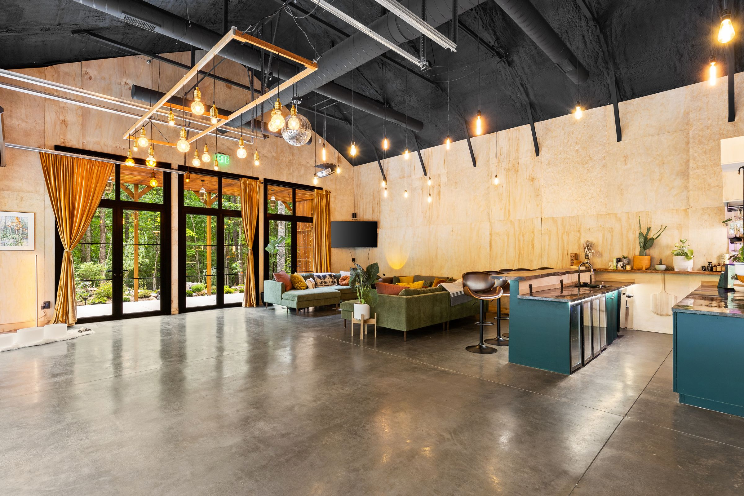 Seating-Area-Oak-&-Ember-Event-Venue-Young-Harris-GA