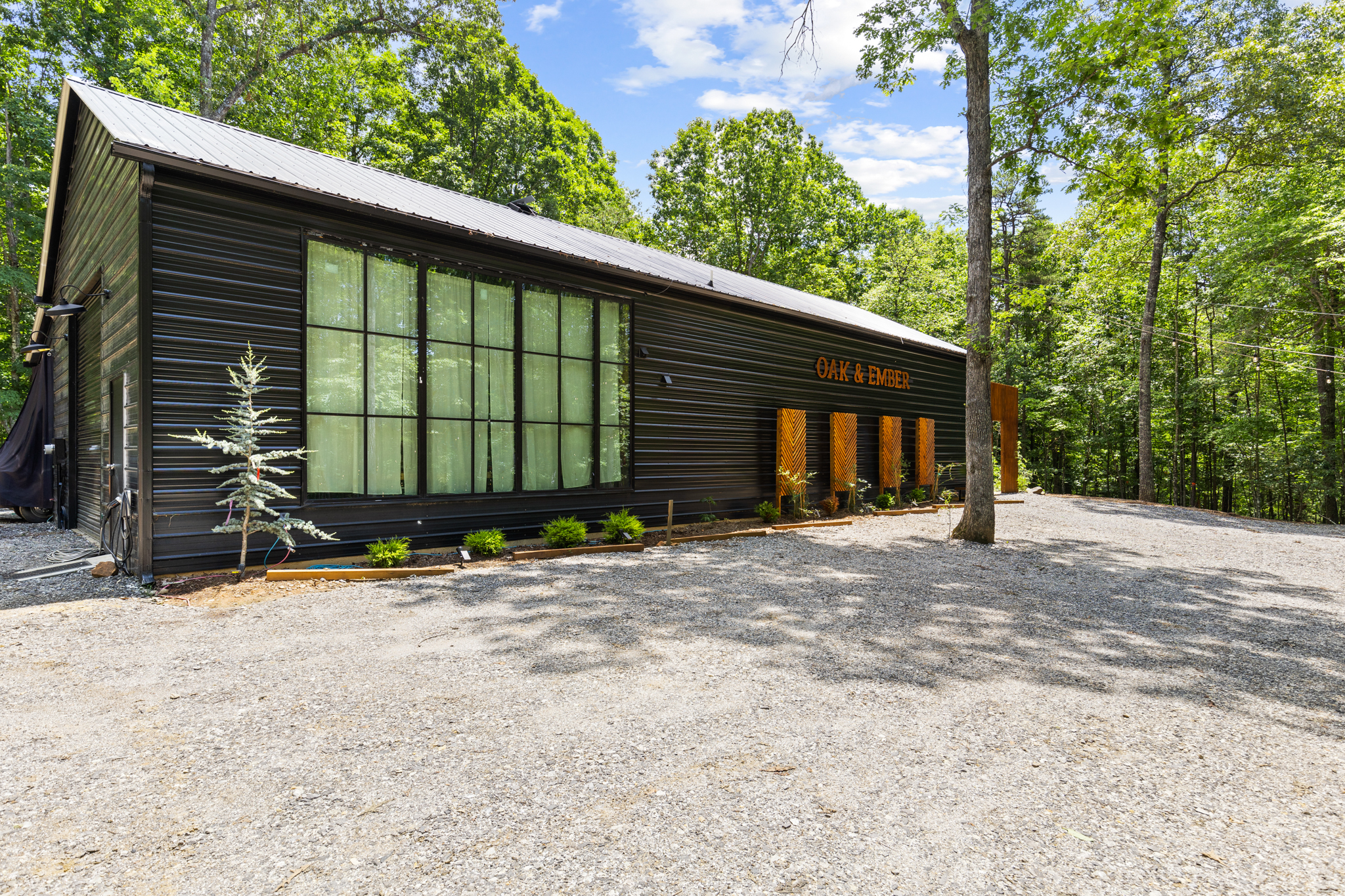 Oak & Ember | Modern Event Venue in Young Harris, Georgia's image