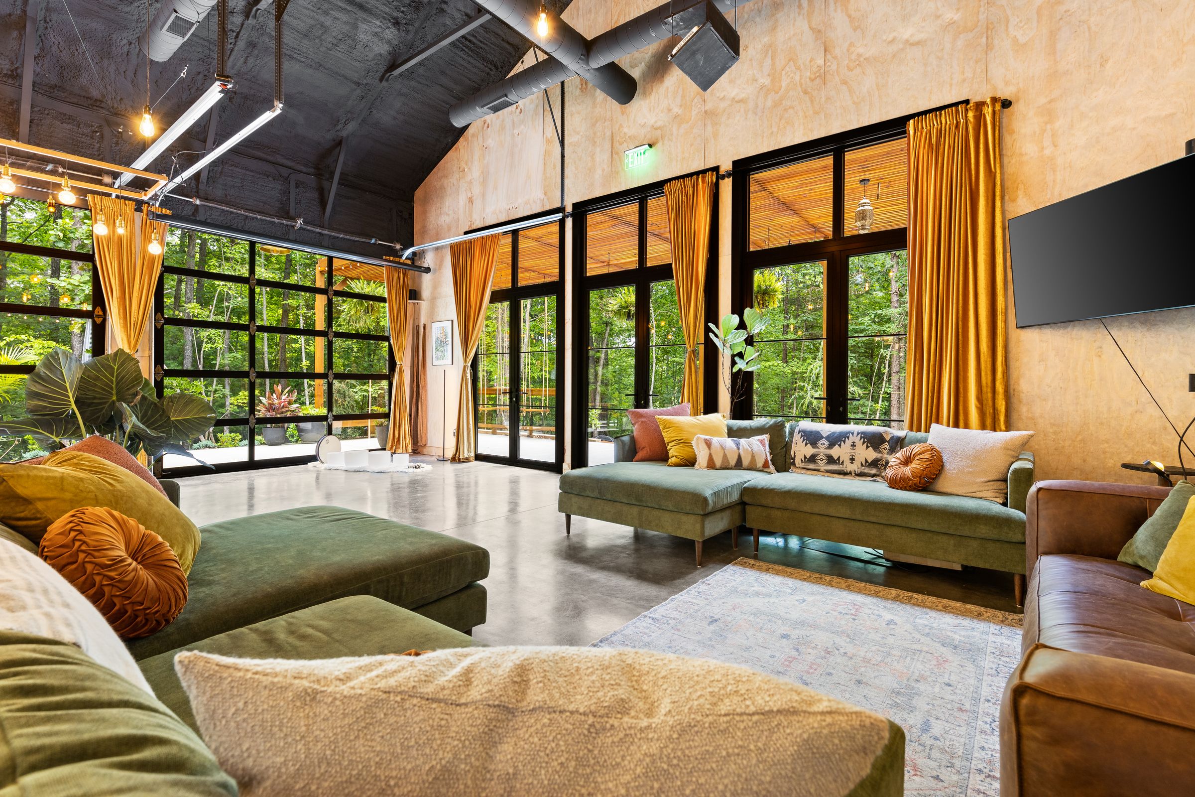 Interior-Oak-&-Ember