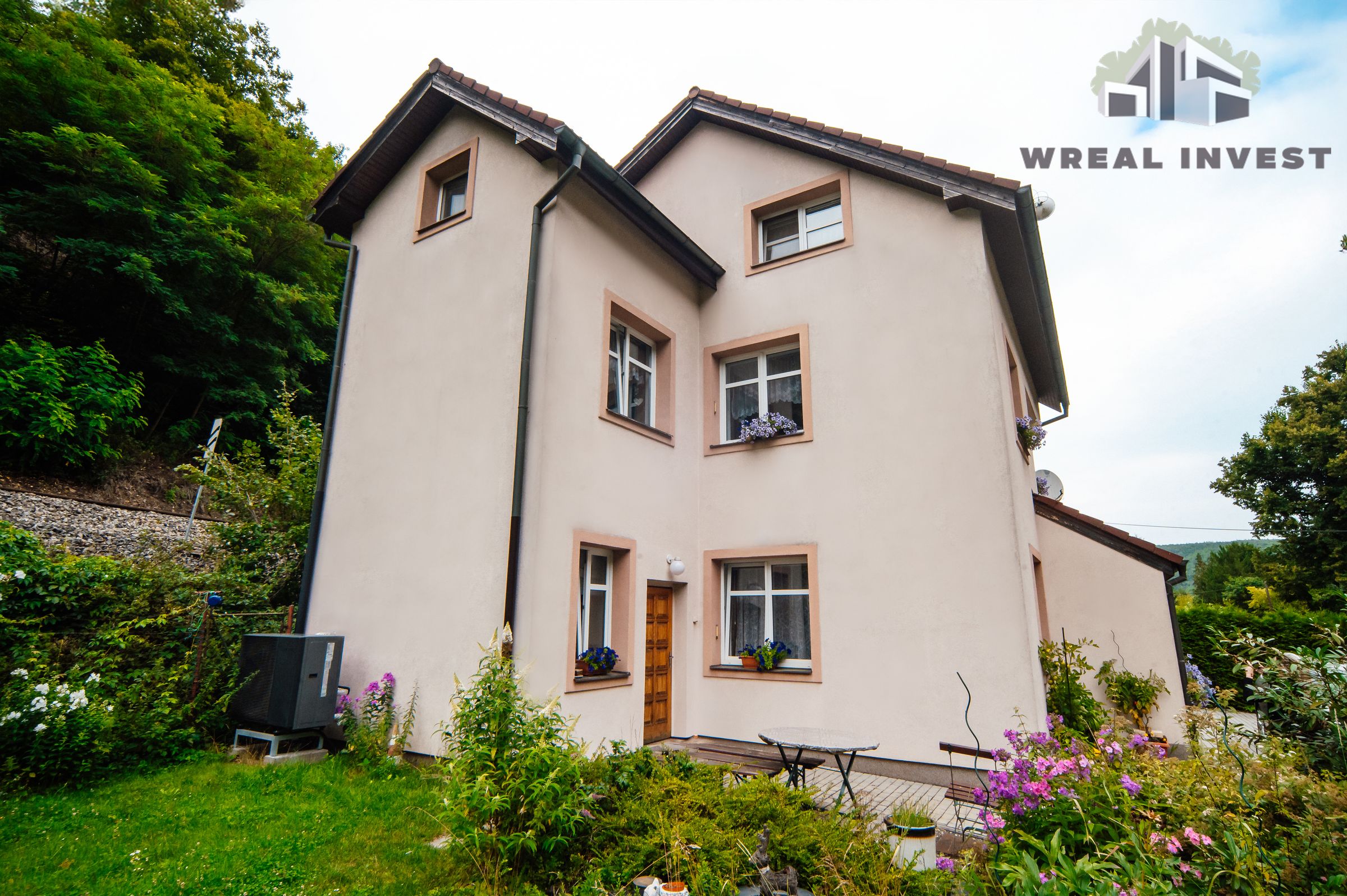 WREAL INVEST's image