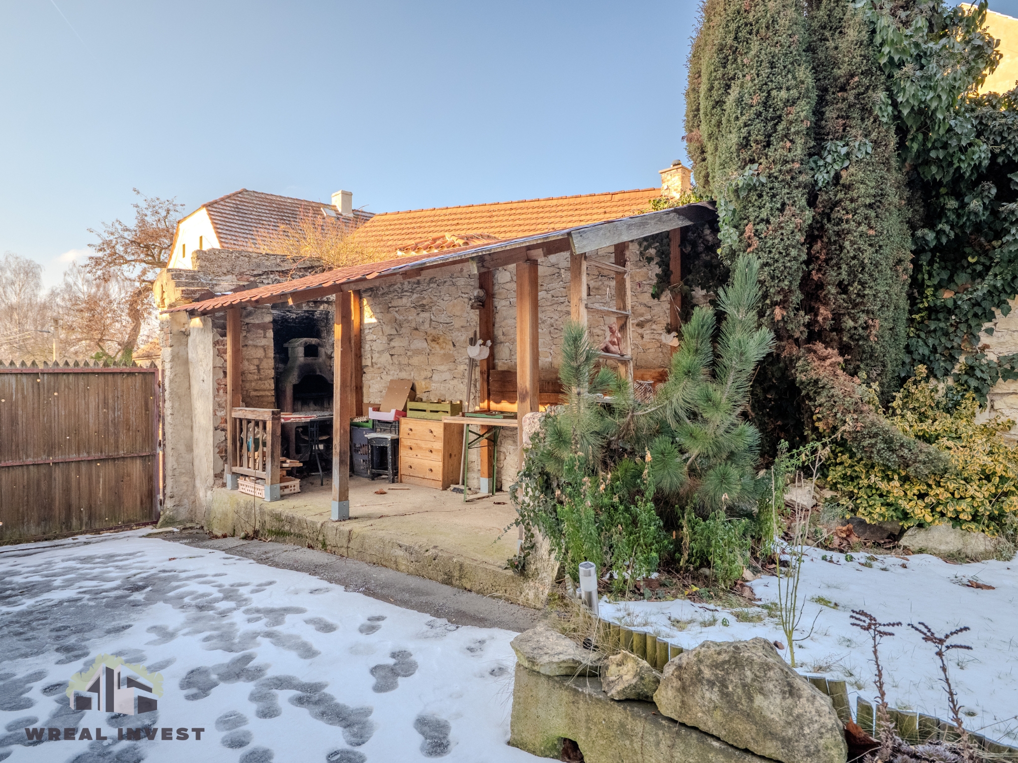 WREAL INVEST's image