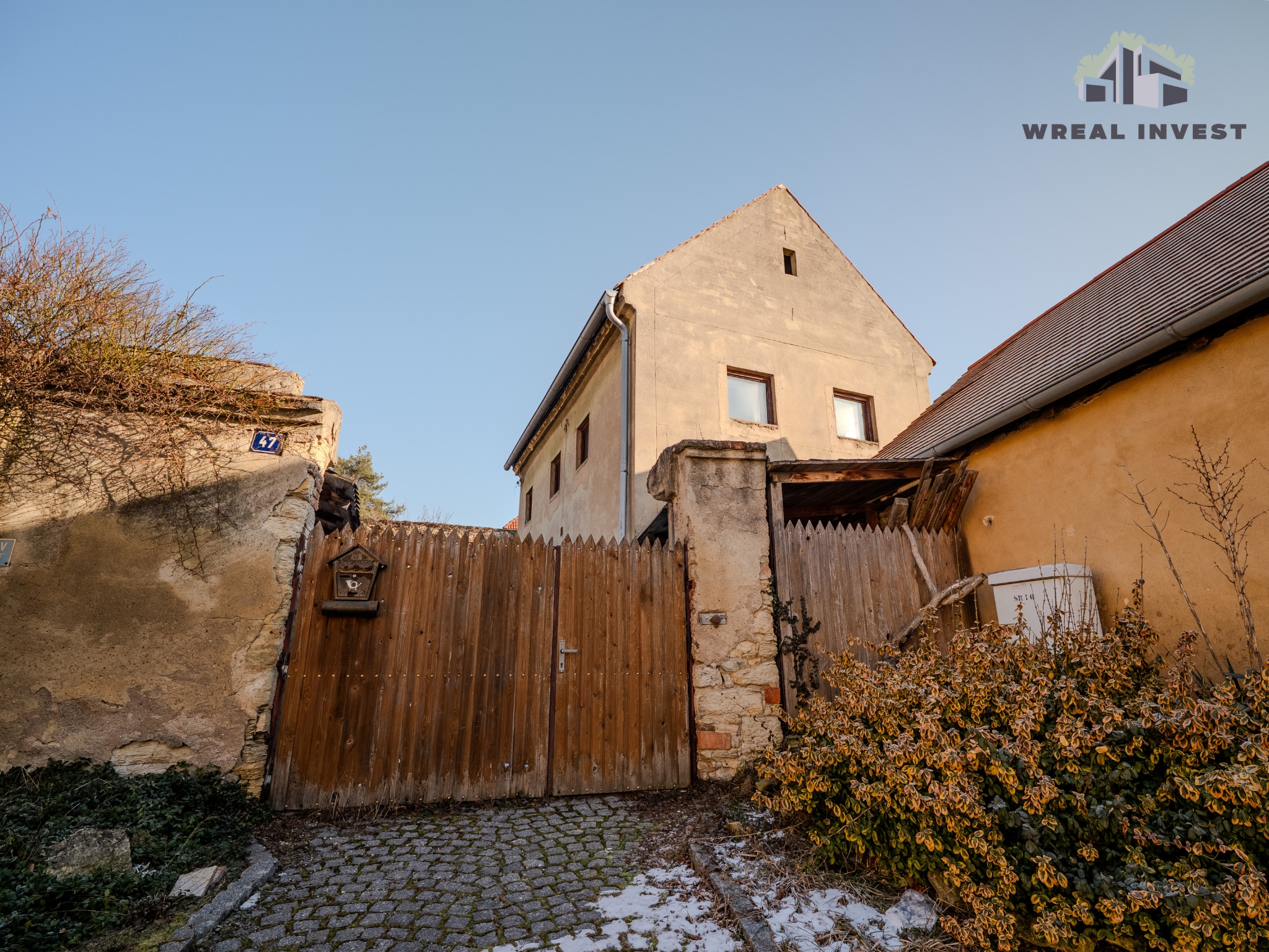 WREAL INVEST's image