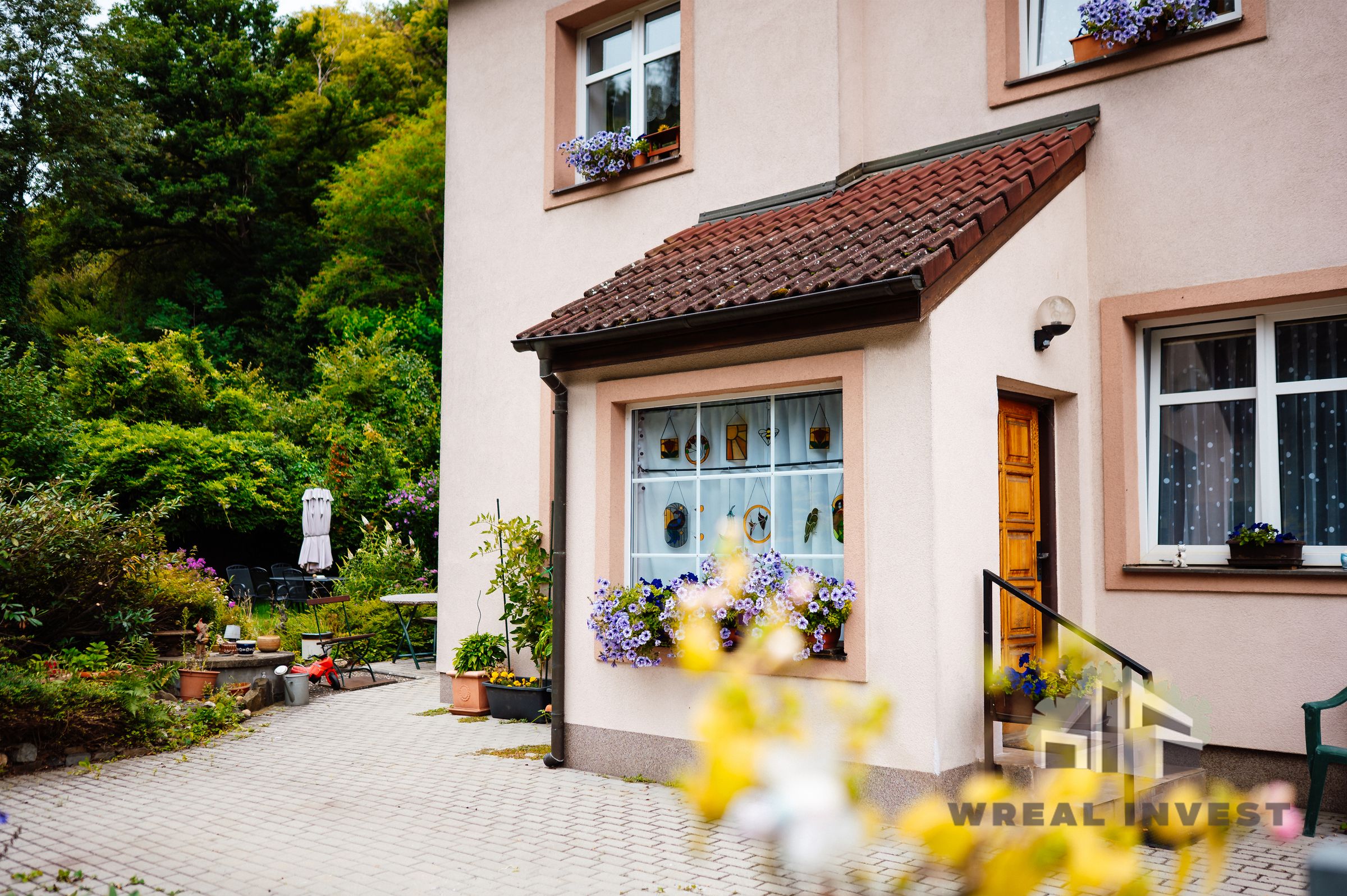 WREAL INVEST's image