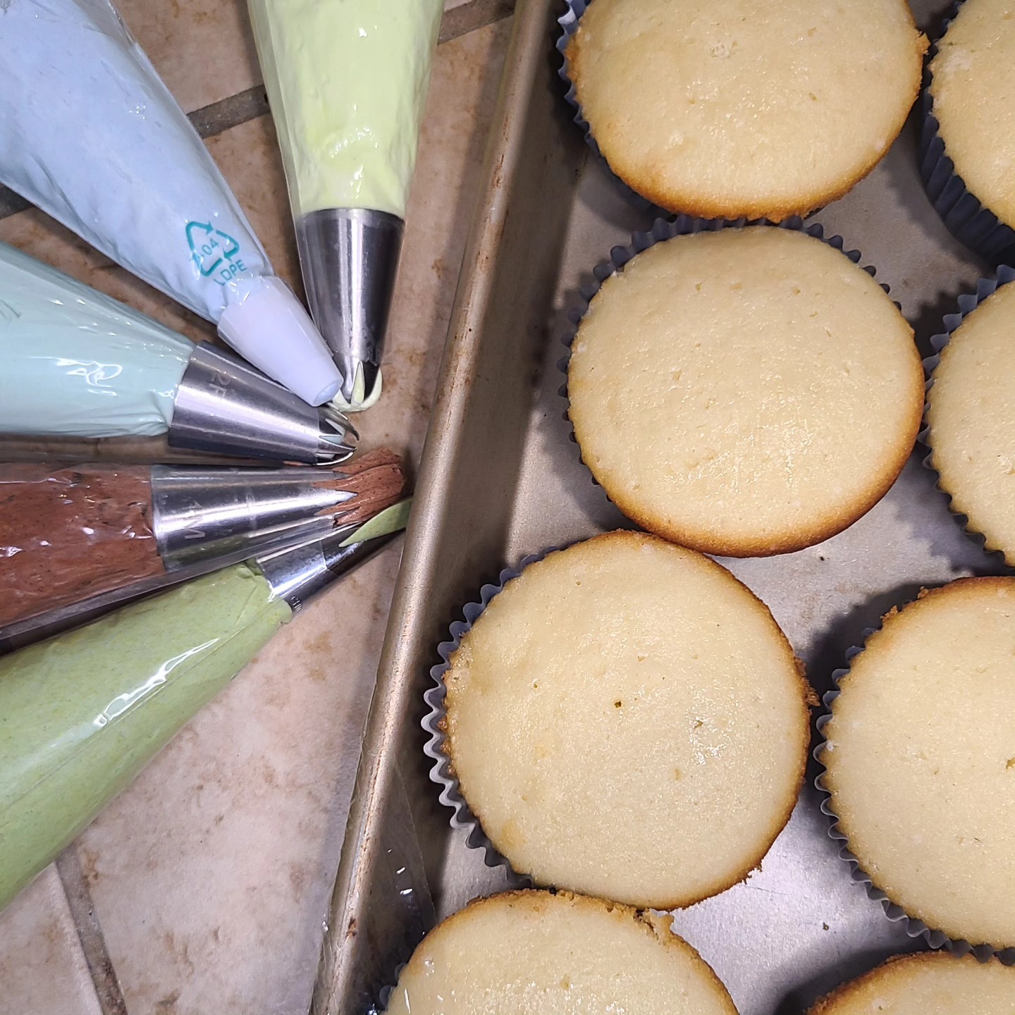 Natural Food Coloring Cupcakes