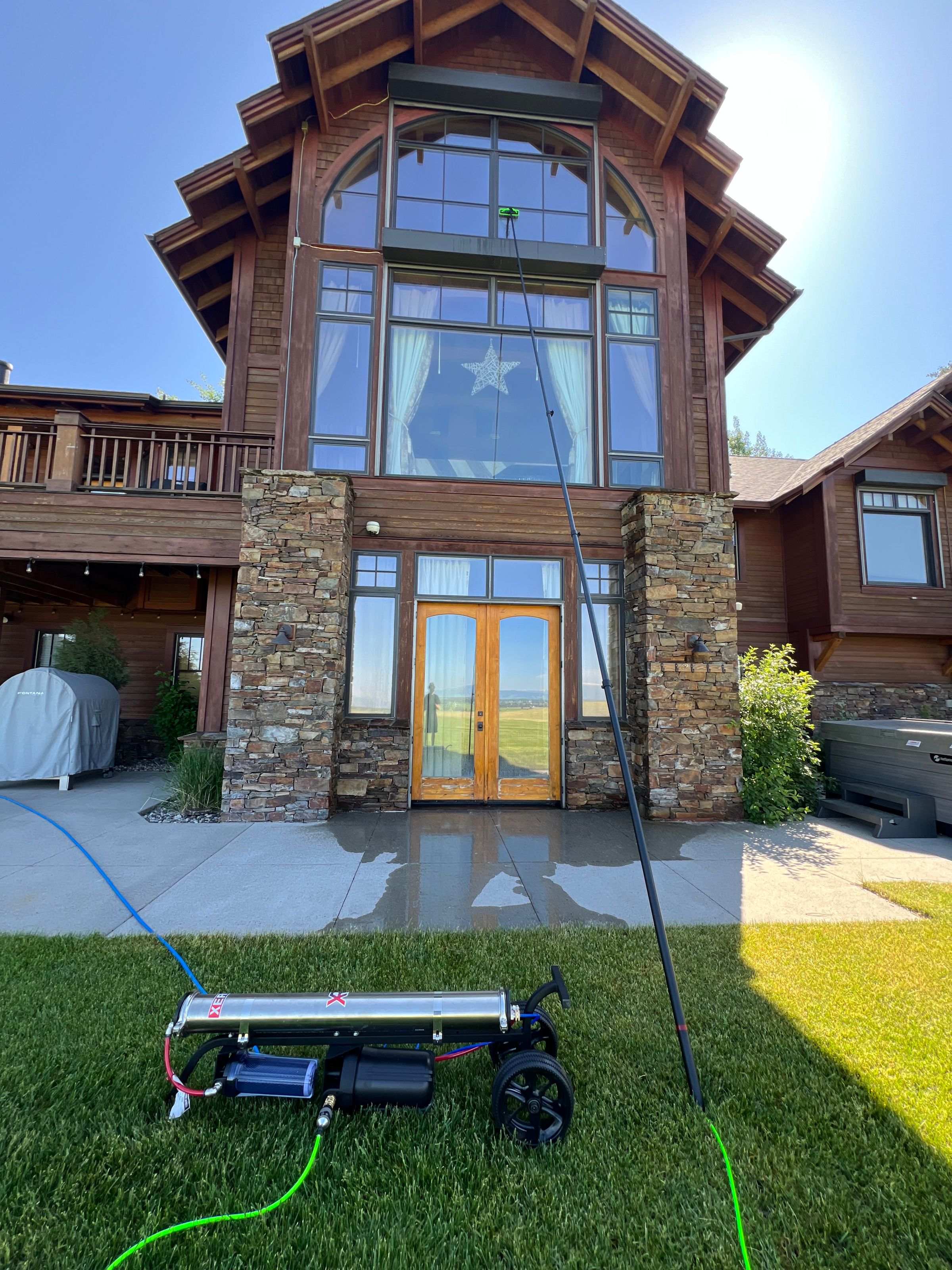 Iced Out Window Cleaning 's image