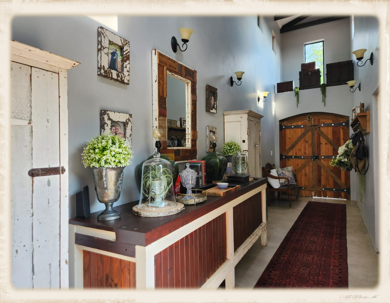 The entrance will welcome you and make you feel right at home with us