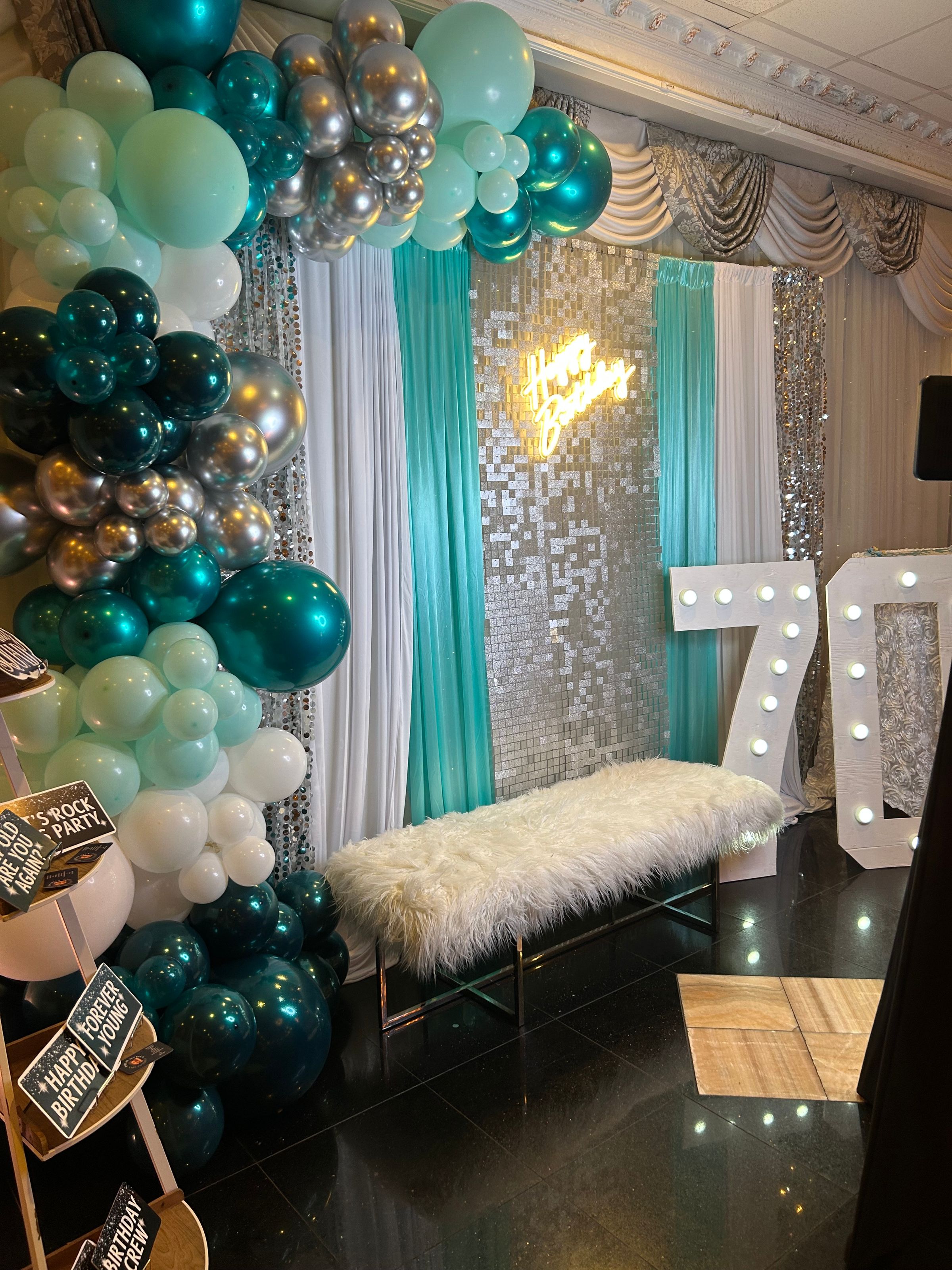 Shimmer wall & Balloon Half Arch