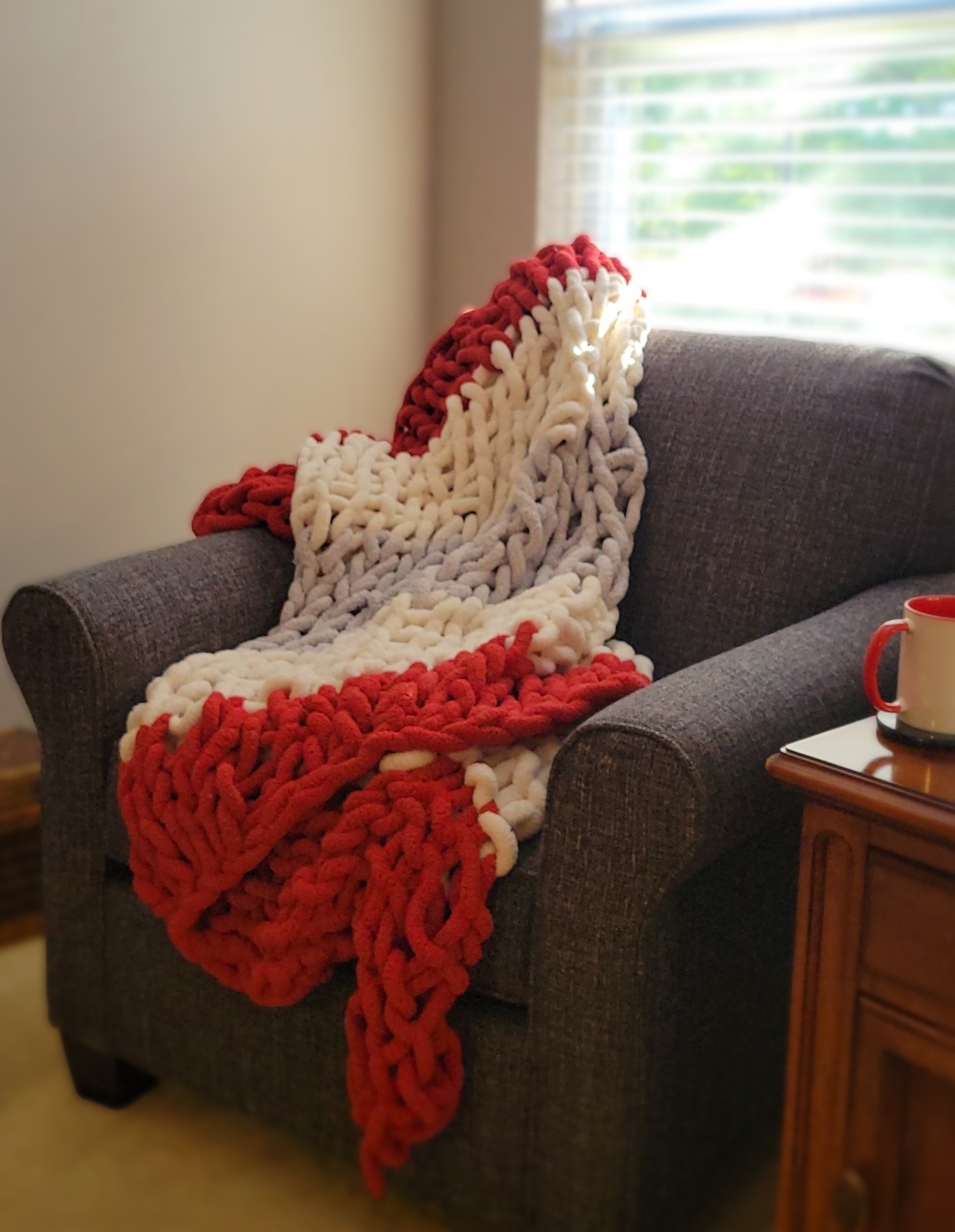 Three-tone throw (ivory, red, and light gray): Hand-knit with large loops, featuring bold color blocking for a vibrant look.