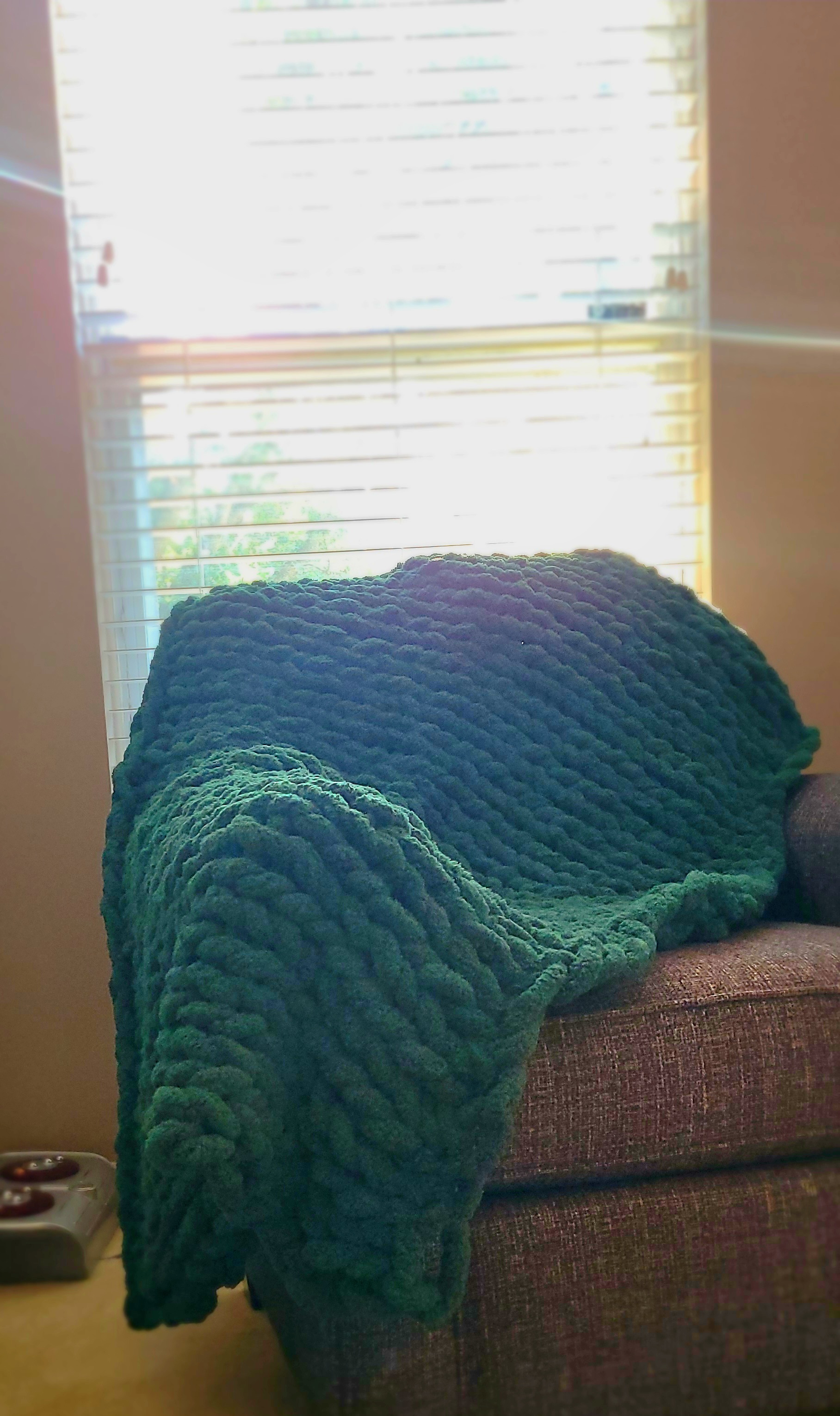 One-tone throw: Hand-knit with tight, small loops for a denser weave and extra warmth. This throw is actually a surprise Christmas gift for my brother, who loves forest green — he has no idea it’s his yet. A cozy design like this also makes a thoughtful gift for a man!