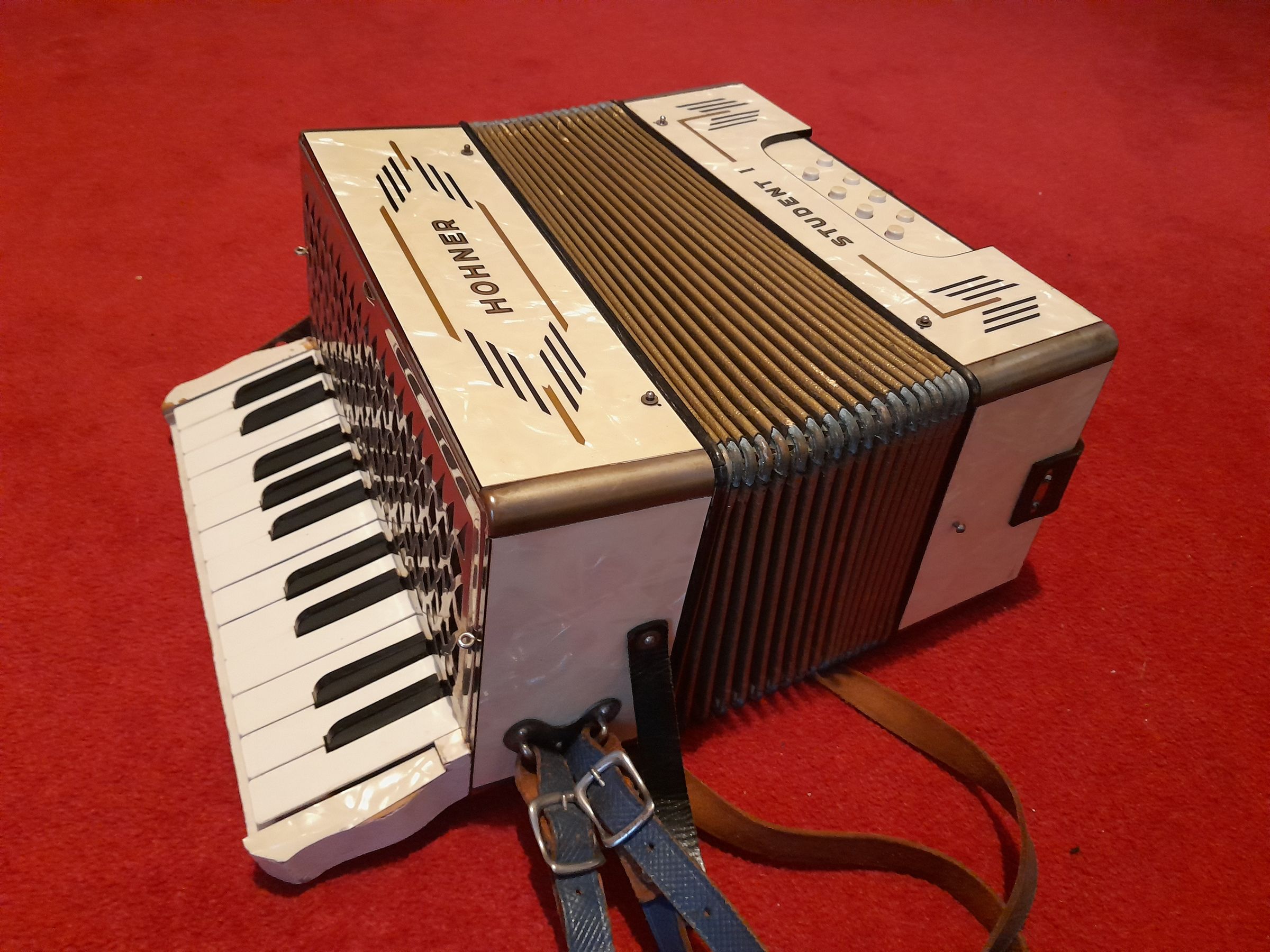 SOLD: Hohner 8 bass PA