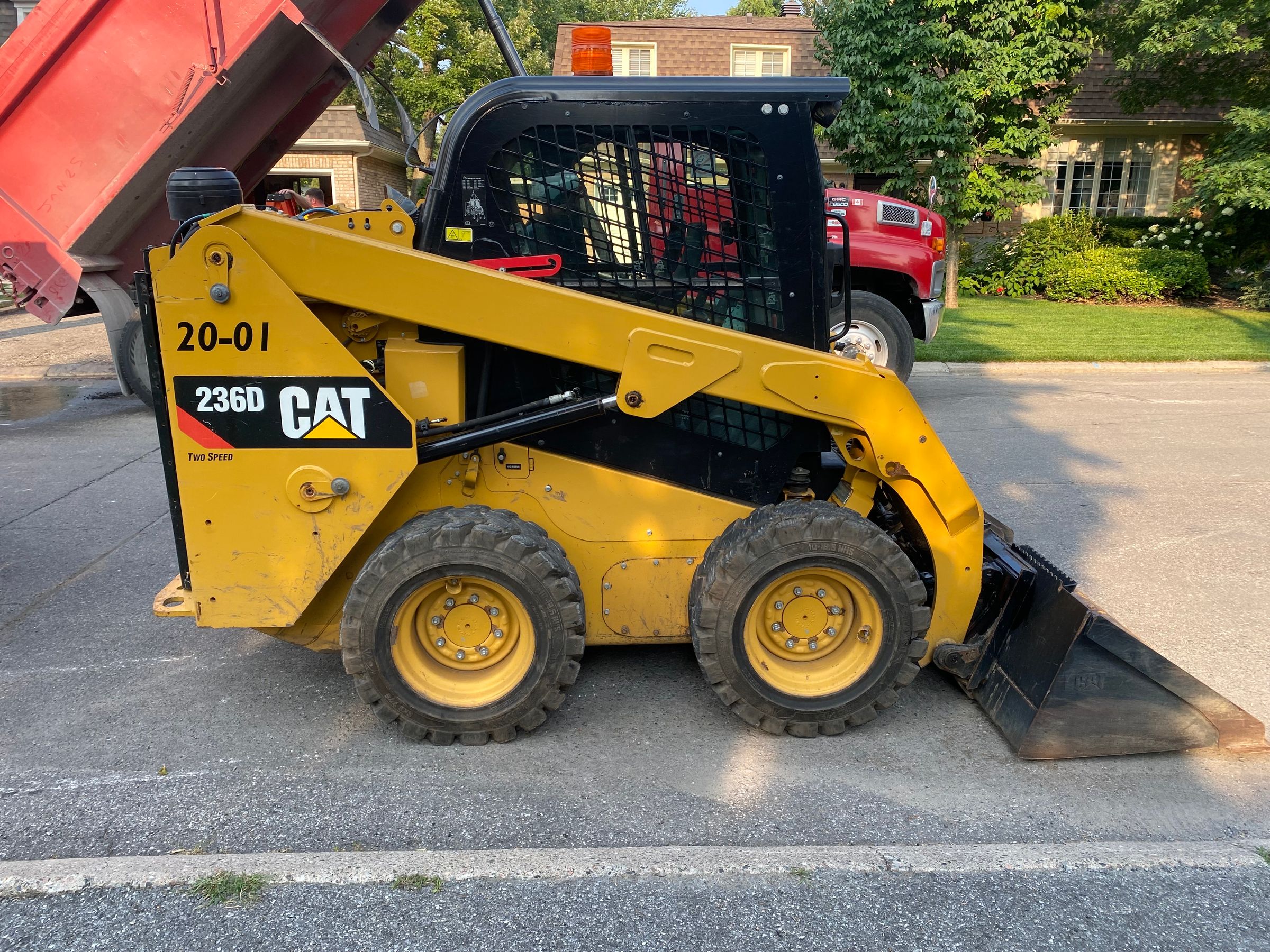 CAT 236D
