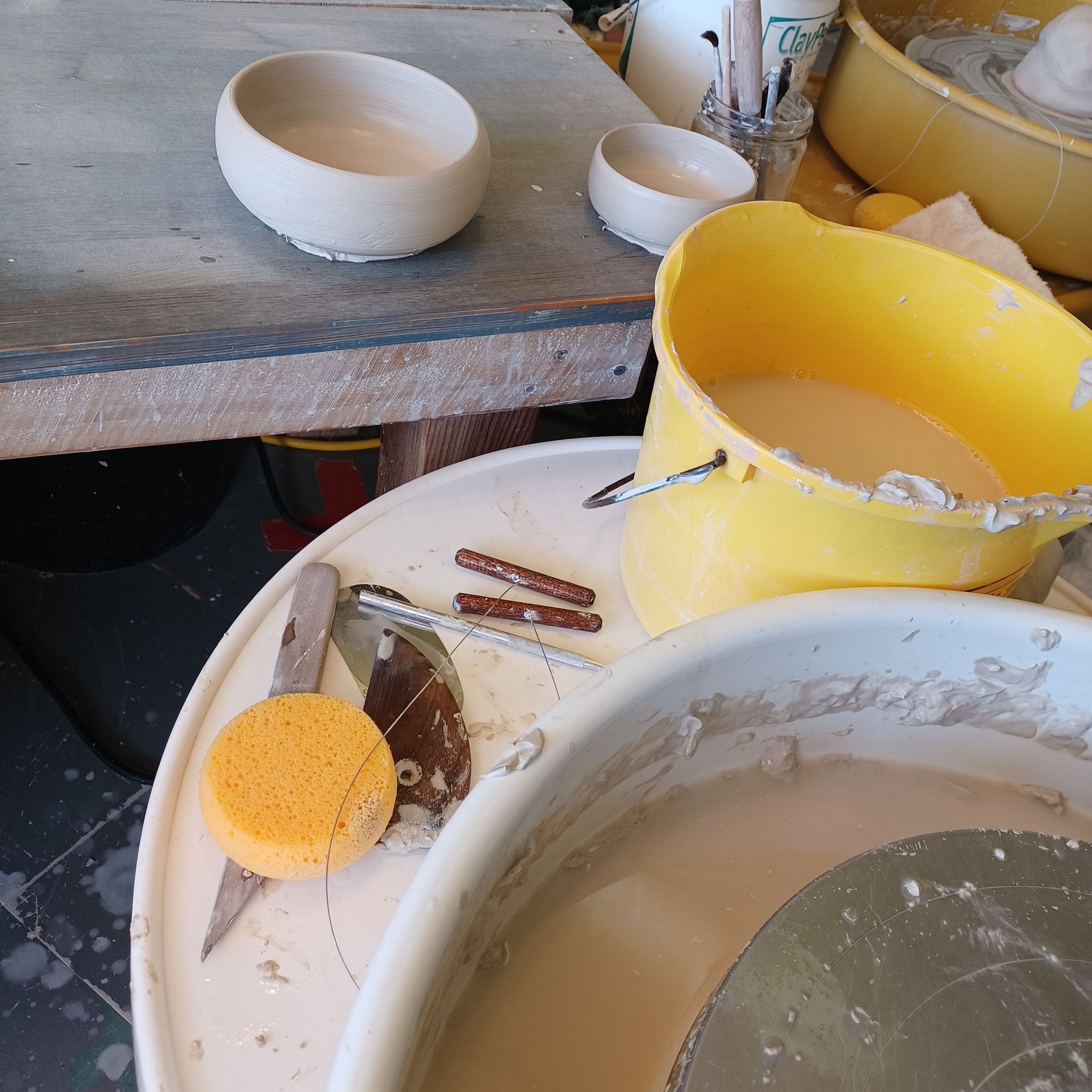 Bowls, pots, treasure holders