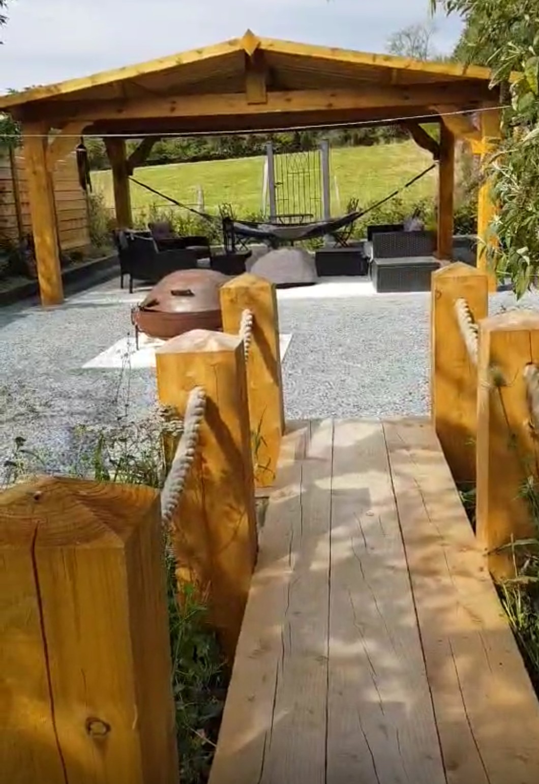 bgbespokegardens.com's image