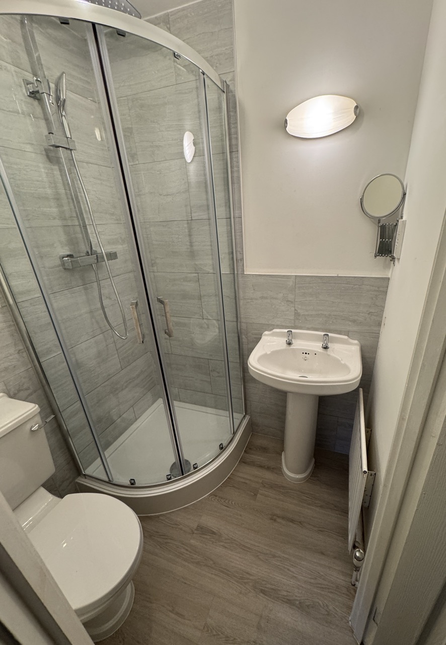 Small bathroom renovation in Worcester Park 