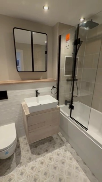 Modern bathroom Sutton after1