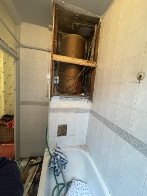 Bathroom renovation Wimbledon SW20 before 1