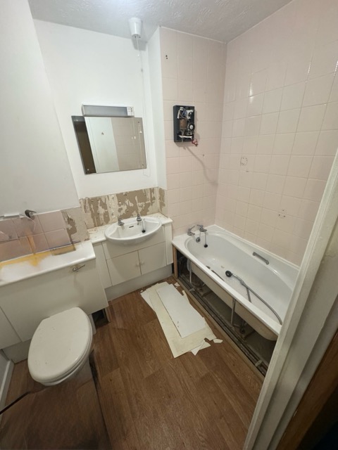 Bathroom renovation Sutton (KT3) before