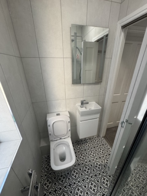 Small bathroom renovation Wimbledon SW19 after