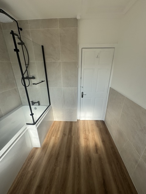 Bathroom renovation in Sutton by C&N ONLINE 