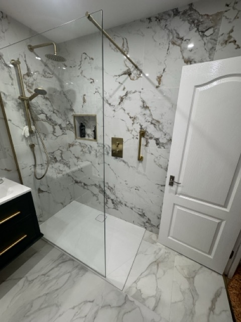 Modern bathroom Epsom finish