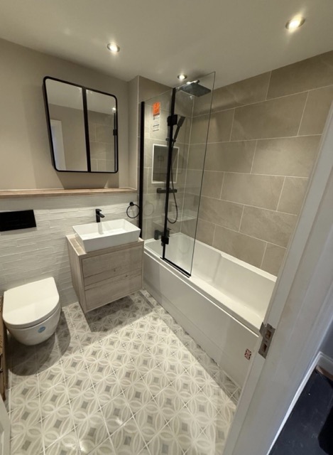 Modern  bathroom Sutton finished 