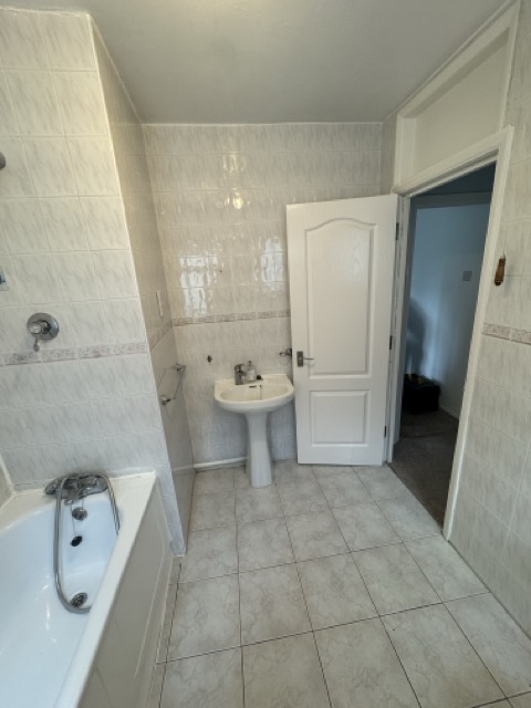 Bathroom renovation Epsom before 